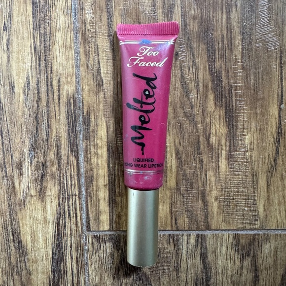Too Faced "Melted Berry" liquid lipstick - Picture 9 of 10
